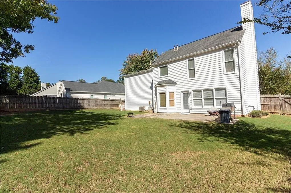 4 bed, 2.5 bath, 2520 sqft, $2,750 — Photo 3