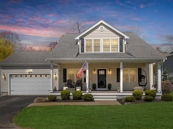 10 Charles View Ln, Medway, MA 02053