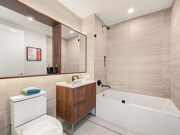 4th image of 395 Carroll St #613
