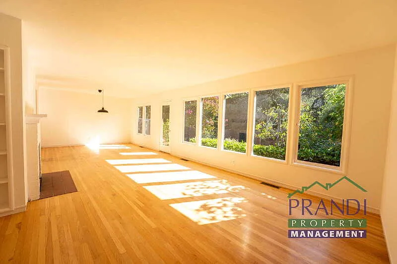 2 bed, 1.0 bath, 1088 sqft, $5,500 — Photo 2