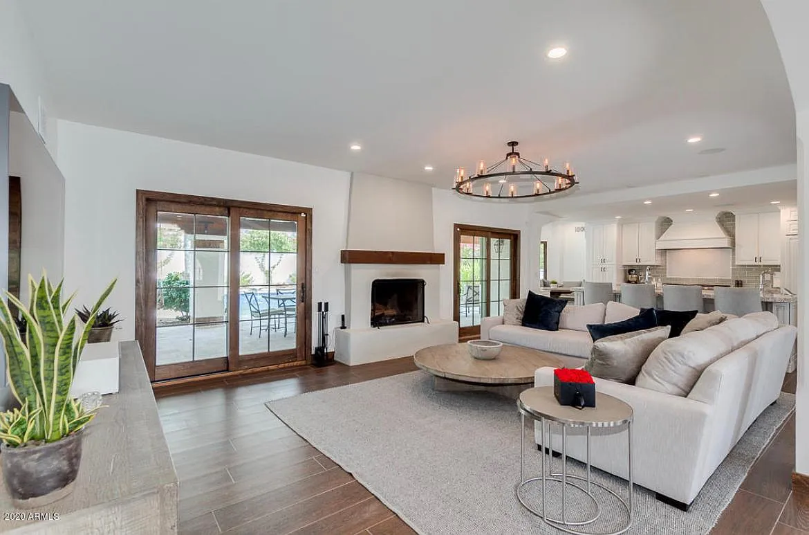 9402 E La Posada Cir — Photo 2
