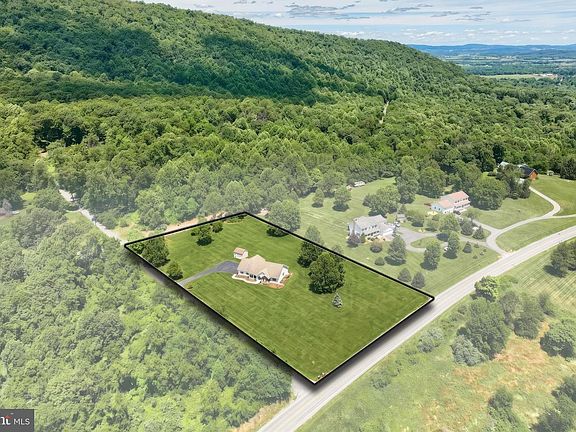 4th image of 885 Jacks Mountain Rd