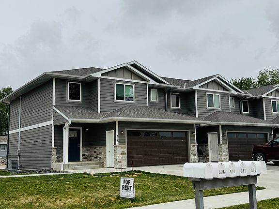 3rd image of 504 Valley Dr #3