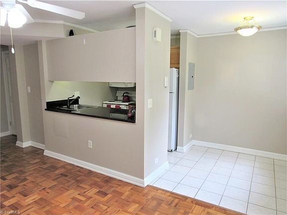 5th image of 1700-I5 N Elm St