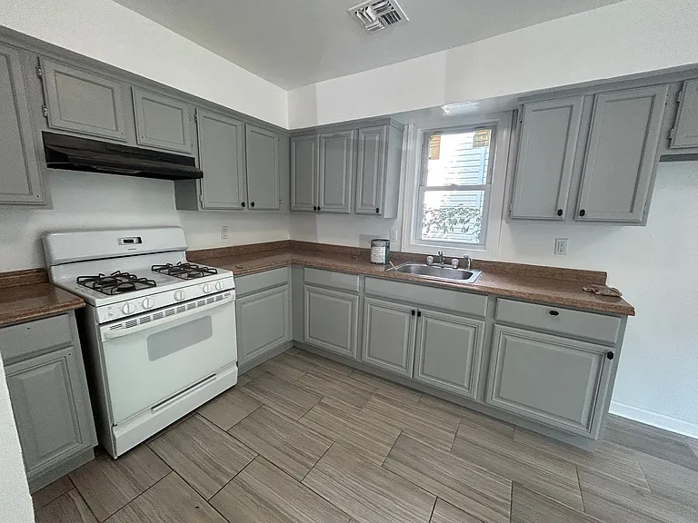 1139 Sewall Ave — Photo 7