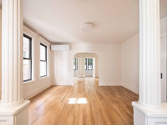 2nd image of 1721 Stephen St