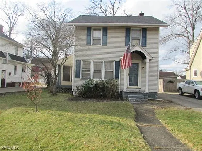364 Kenmore Ave SE photo 1