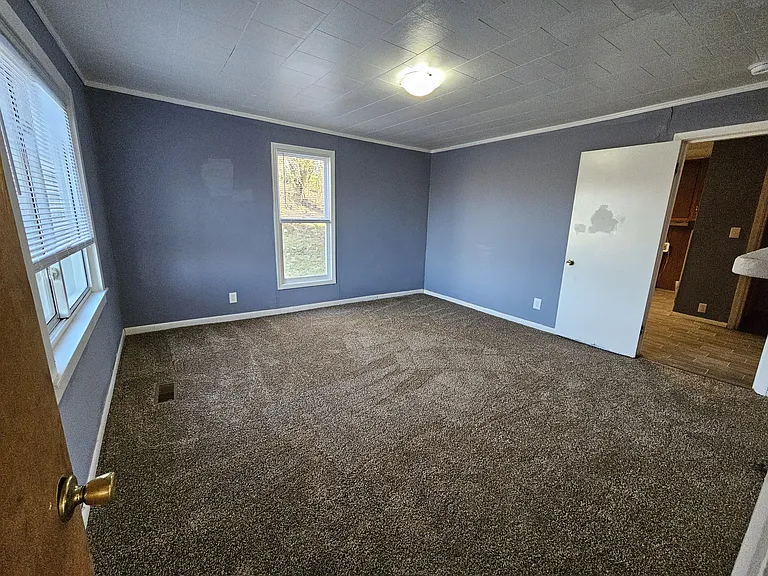 122 Locke Ln — Photo 8