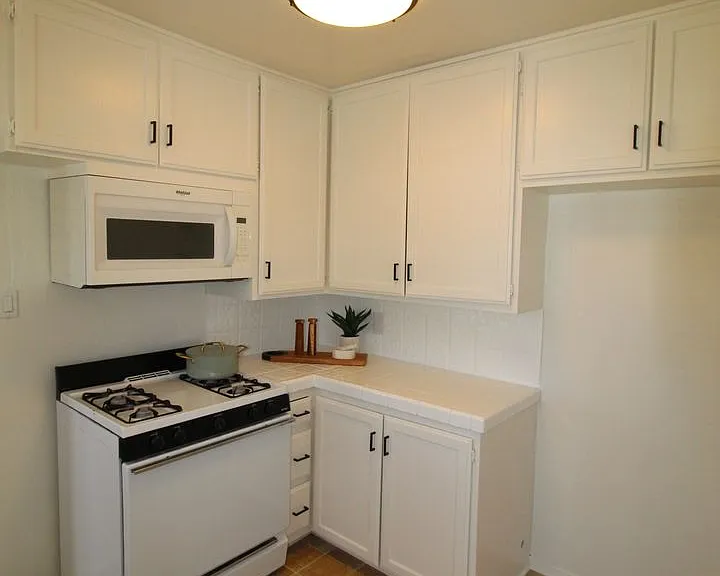 Charming Midtown Ventura Home- 3 Bedroom + 1.75 Bath — Photo 21