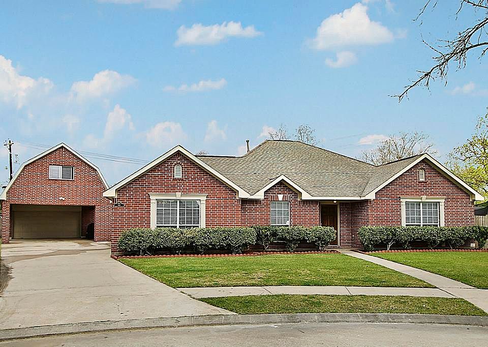 1st image of 301 Torrey Ct