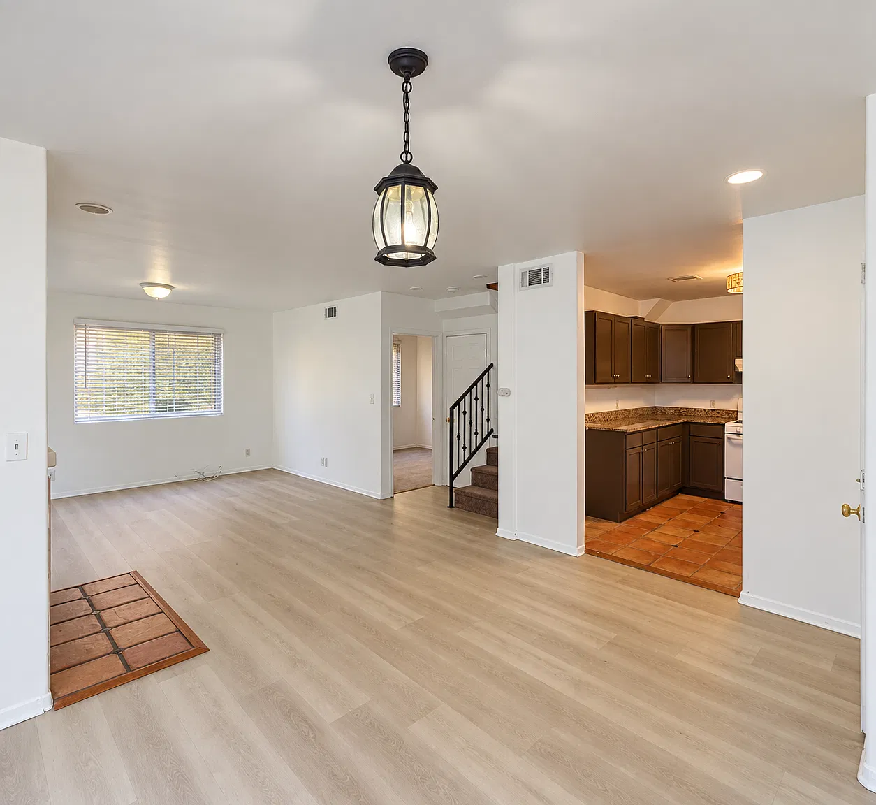 3 bed, 1300 sqft, $4,500 — Photo 4