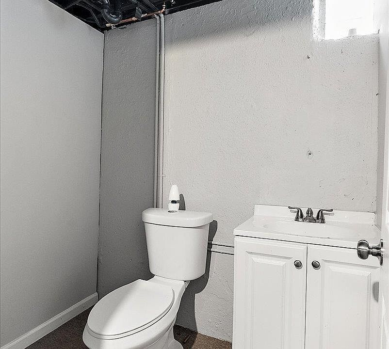 23033 Hayes Ave, photo 25