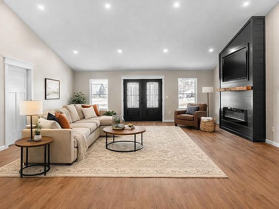 2nd image of 725 N Main Street