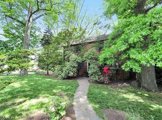 1179 Kensington Rd, Teaneck, NJ 07666