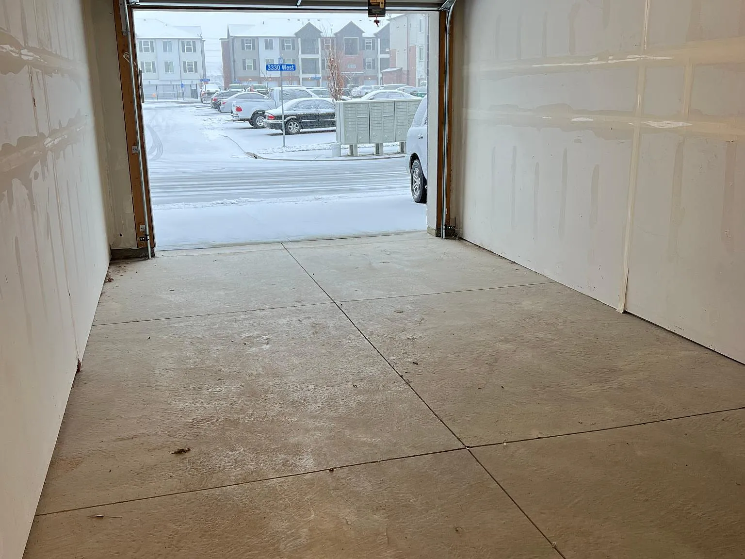 3 bed, 1272 sqft, $2,000 — Photo 2
