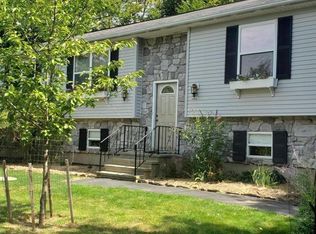 1412 Waterfront Dr, Tobyhanna, PA 18466