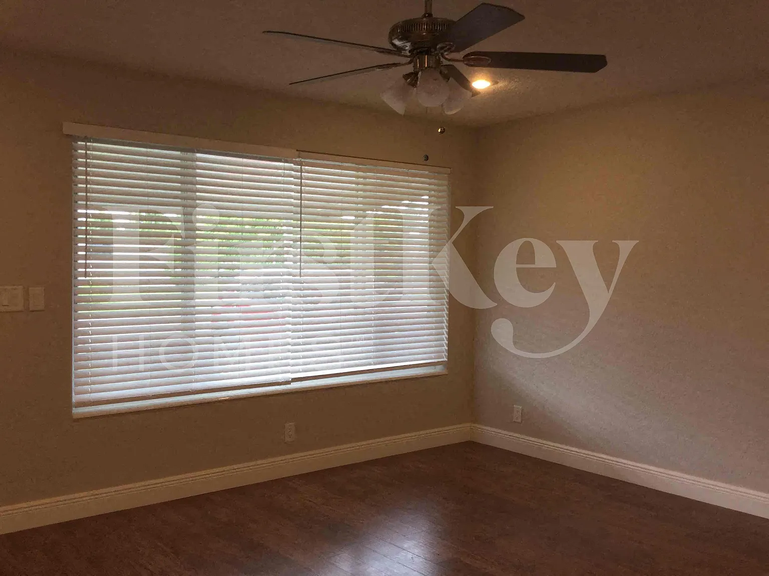 3 bed, 2.0 bath, 1267 sqft, $3,220 — Photo 4