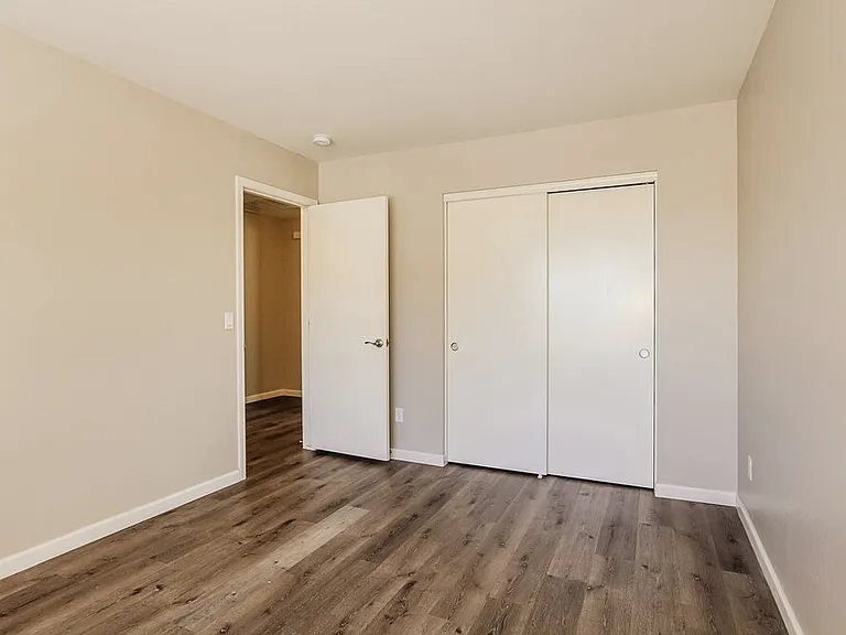 1044 S 239th Ln — Photo 12