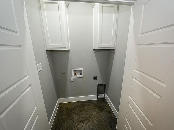 2nd image of 726 Dubois St
