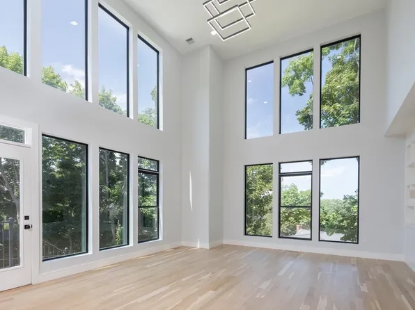122 Granite Pl #122, Milton, MA 02186