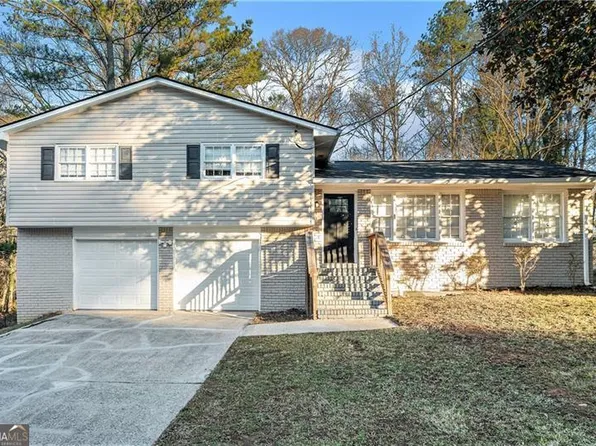 820 San Miguel Dr, Stone Mountain, GA 30083