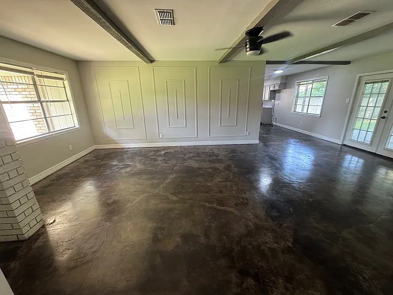 Living room/dining area
