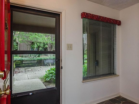 3rd image of 500 Laketower Dr Unit 6