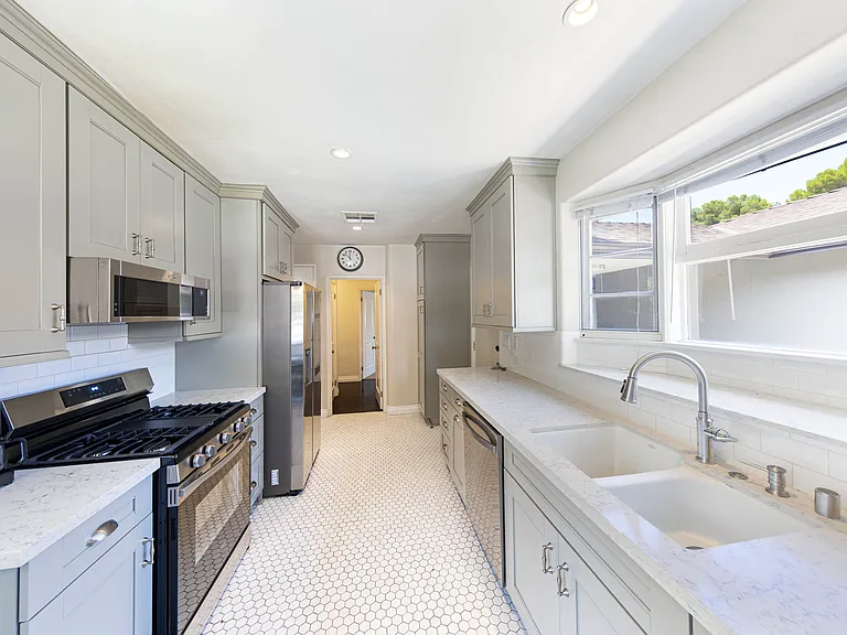 206 S Center St #A — Photo 7