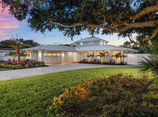 302 Cedar Ln, Largo, FL 33770