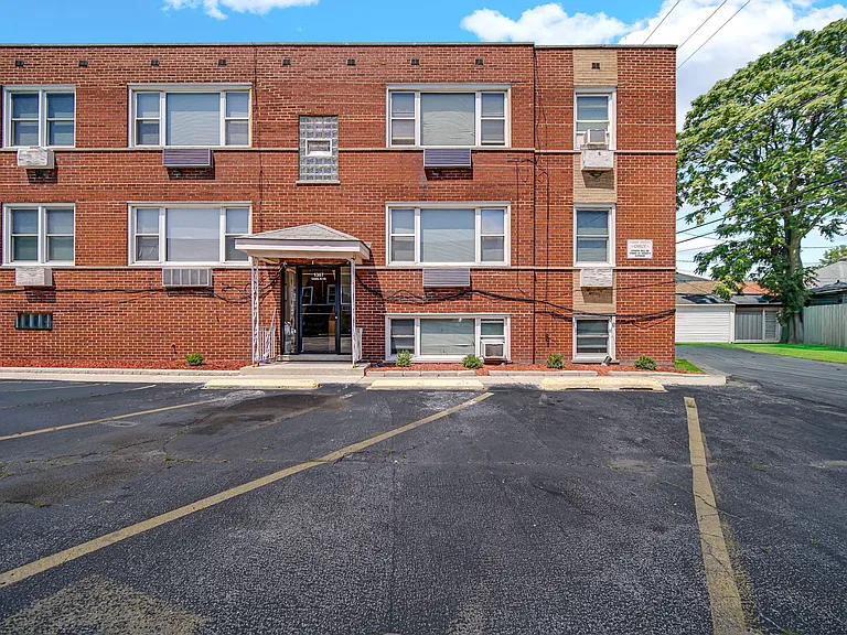 1307 Calumet Ave — Photo 4