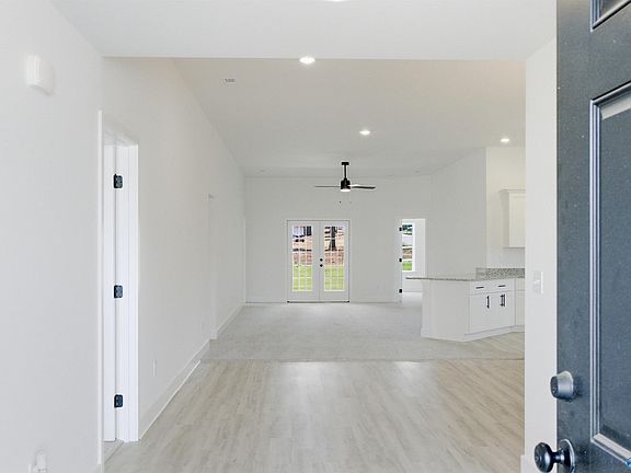 4th image of 15400 Springbrook Trce
