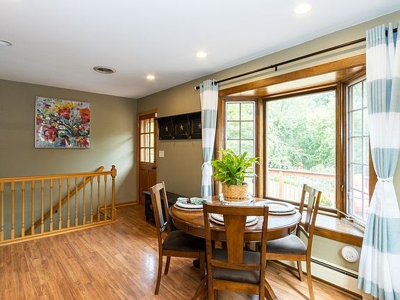 4th image of 3278 Whitesand Dr NE