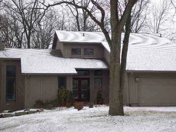 10161 S Loma Cir, Grosse Ile, MI 48138