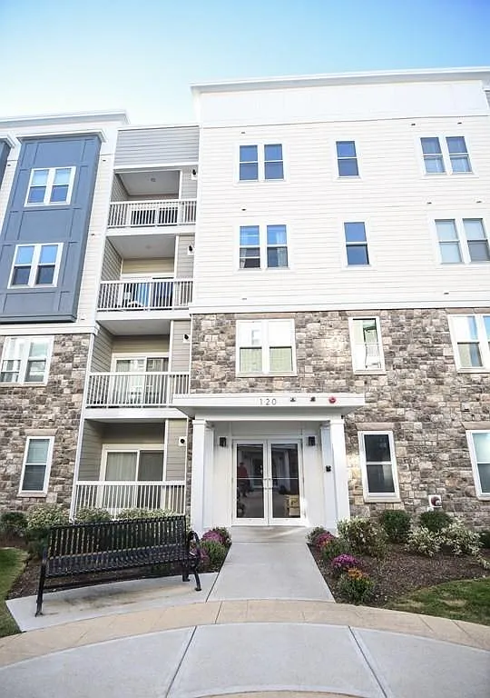 Building Photo - 120 University Ave #2301