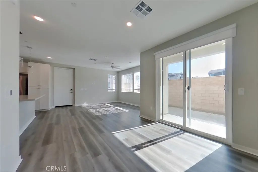 4 bed, 2.5 bath, 1689 sqft, $3,489 — Photo 4