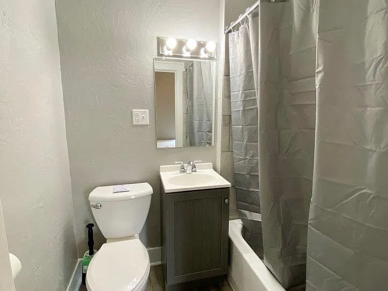 546 Dakota Ave S #1 — Photo 2