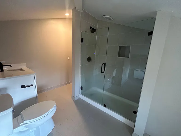 3805 Franklin Blvd #301 — Photo 37