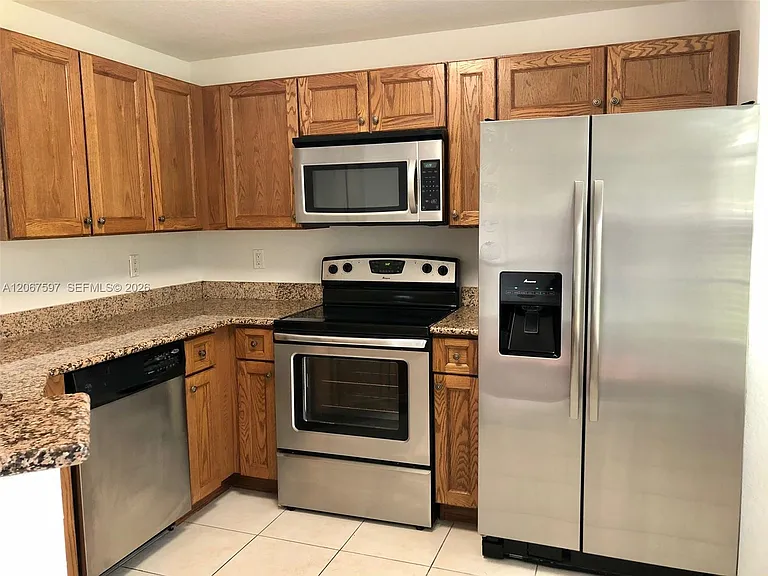 1811 NE 5th St #1501 — Photo 10