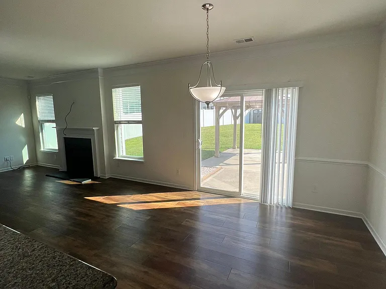 3821 Lampasas Ln — Photo 8