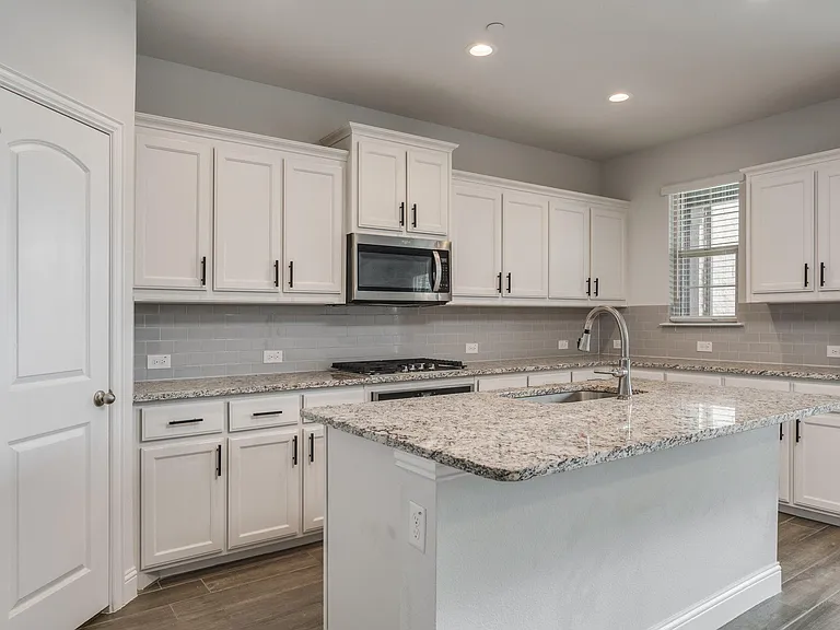 6805 Andrew Dr — Photo 5