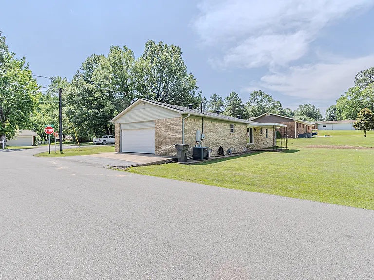 306 N Center Hill Rd — Photo 14