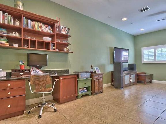5th image of 732 SE 12th Ct #7