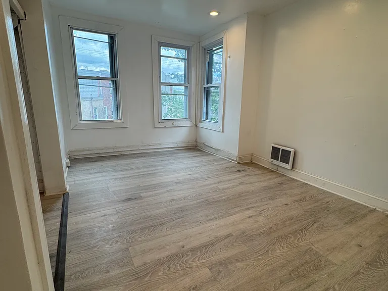4133 Pennsgrove St #3 — Photo 10