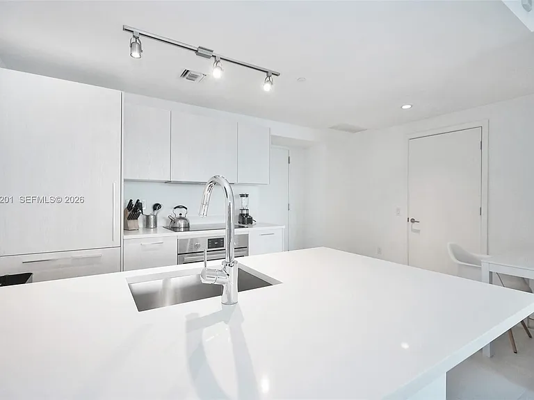 501 NE 31st St #702 — Photo 15