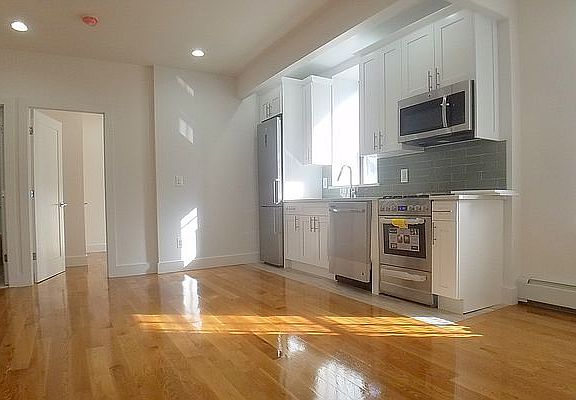 4th image of 508 Manhattan Ave #2B