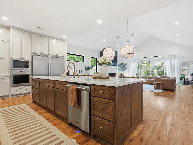 3917 S Madison Ave — Photo 9