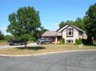 5870 Ridge Creek Rd, Shoreview, MN 55126