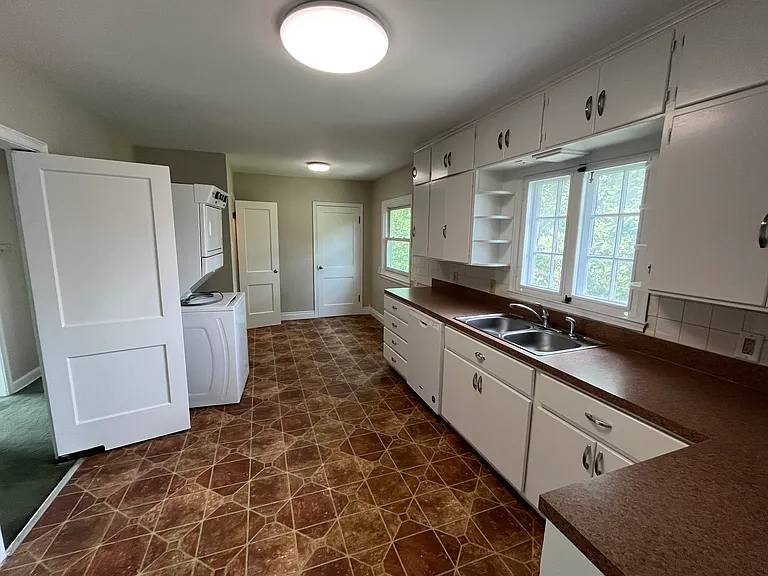 1197 SW Oakley Ave #B — Photo 5
