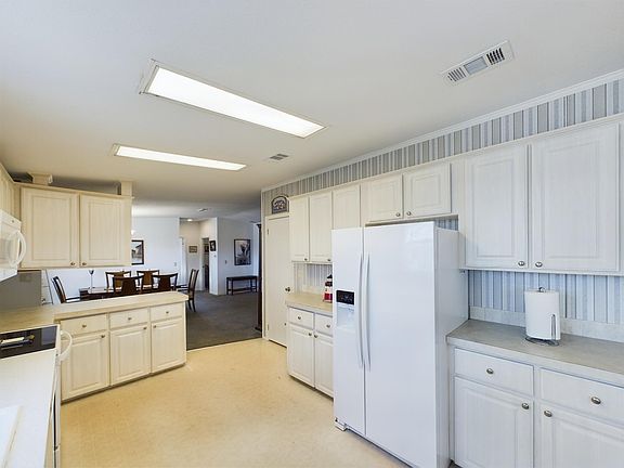3rd image of 484 Marlin Cir