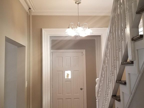 5th image of 52 S Burnett St